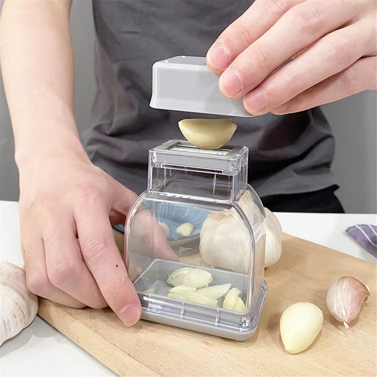 Kitchen Gadgets Essential - Ensemble presse-ail et éplucheur N14R -